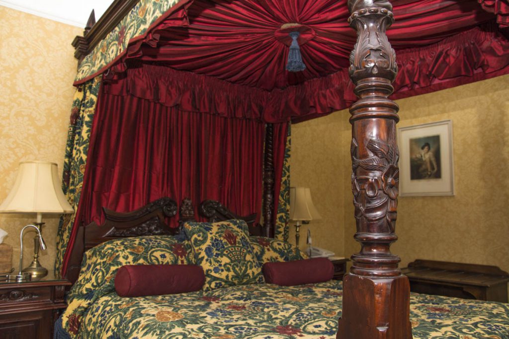 Four Poster Twin Room